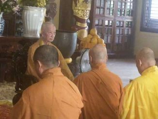 Đức Pháp Chủ quang lâm Thiền Viện Vạn Hạnh dâng hương